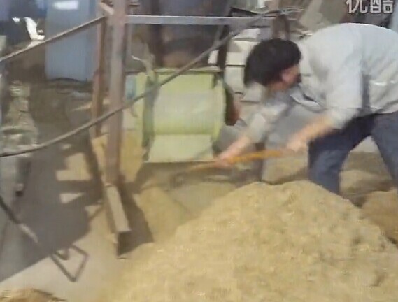 秸秆稻草小麦杆粉碎视频---华生机械